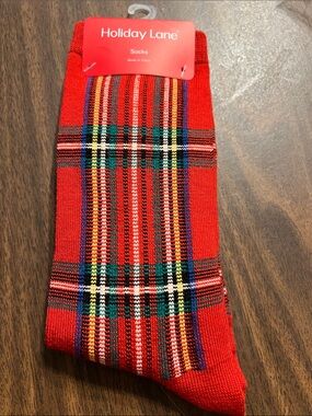 NWT Men’s Holiday Lane Red Plaid Casual Socks